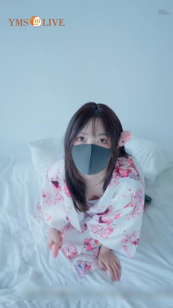 玩偶姐姐 现实幻想交织的自我探索与情感欲望之旅