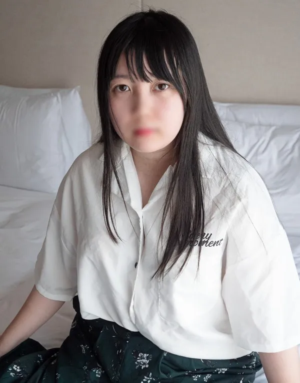 可爱的E罩杯棉花糖系女大学生 柔软白皙身体被拍摄