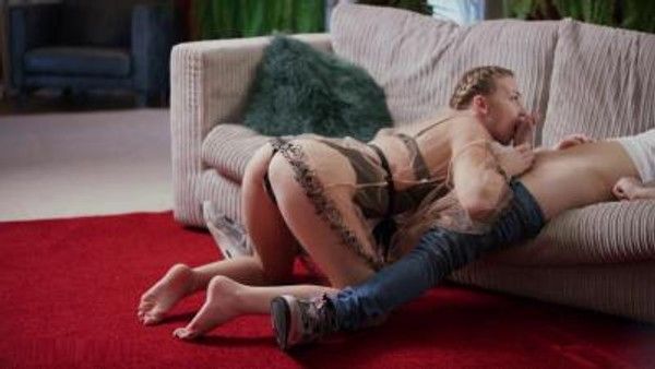 情窦初开的金发少女 欧美无码青春情感探索