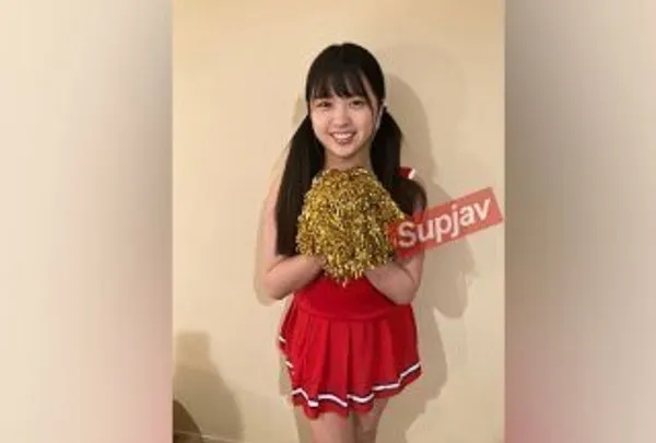 啦啦队员なつき灿烂笑容活力表演