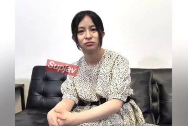144cm前童星十年回归 连续吞精内射