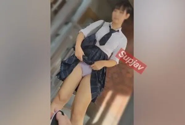 FC2PPV 3894852 高挑短发排球女生酒店遥控跳蛋露出后入猛干