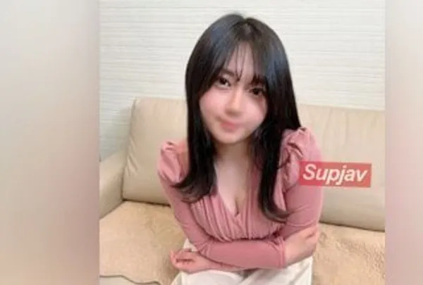 刚毕业美人 甜美外表下藏淫乱本性