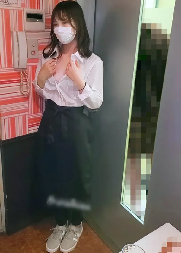 在户田惠梨香似的JD卡拉OK店打工中中出 第1集