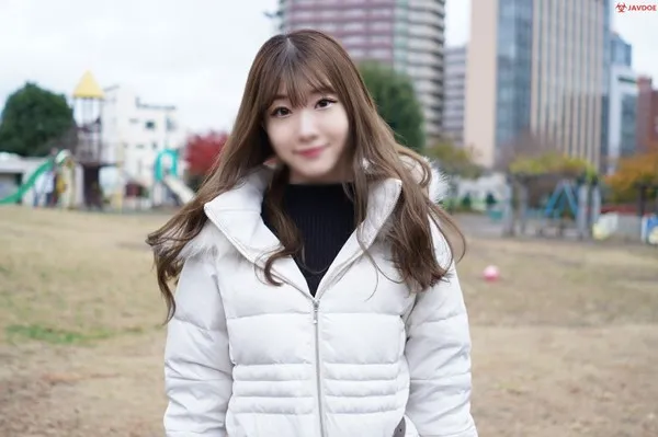 在加尔巴打工的苗条女大学生惊人性感 第1集