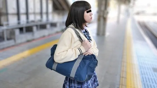 10musume_030125_01 山中しおり 被盯上的制服女孩