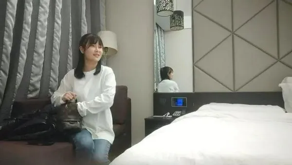 草莓修车 - 白衣清纯乖巧小妹 ，舌功一流 ，后入爆操大屁股