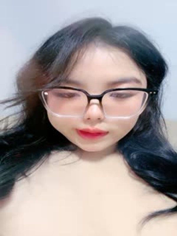 我还是个处 素人身材丰满性感红衣大胆露胸翘臀视觉刺激
