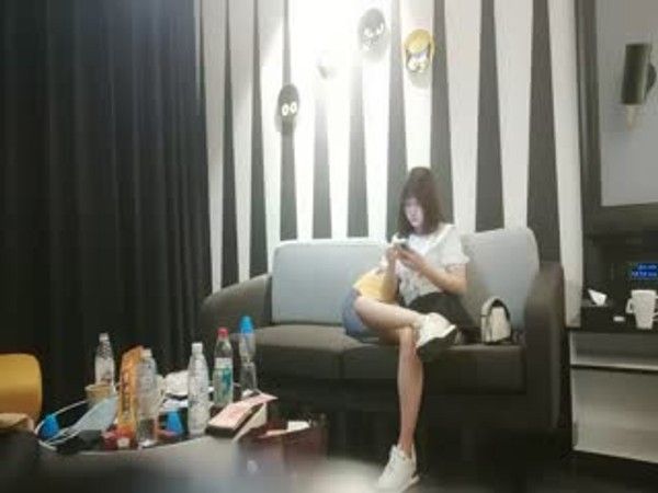 沈先生约美腿文静妹子