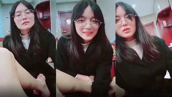 艺术院校美女宾馆被男友扛腿猛干