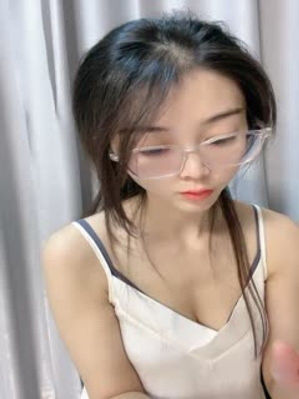 文静新人眼镜小姐姐苗条身材全裸秀