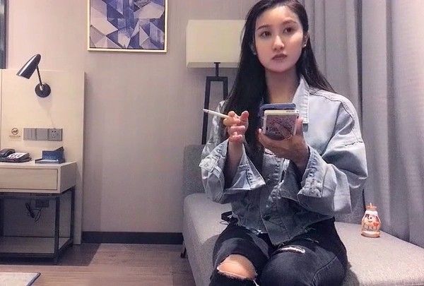 高颜值女神大长腿 沙发抠穴啪啪
