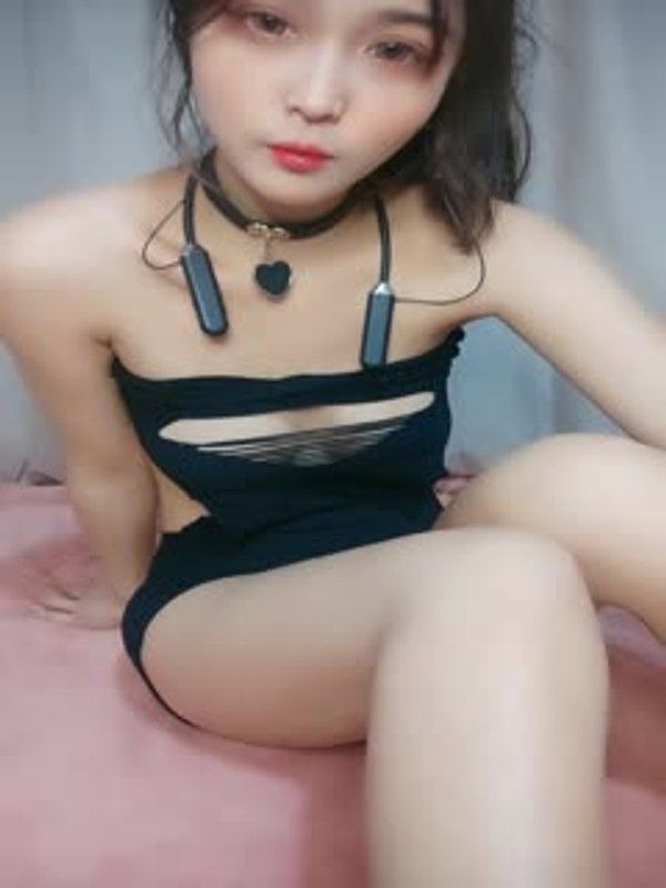 唇钉小妹露脸性感诱惑 情趣装钉子裤