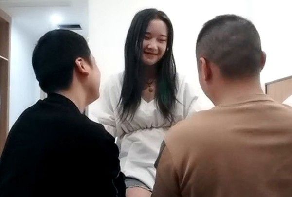 大屌出击横扫美女 酒店激情探花之旅