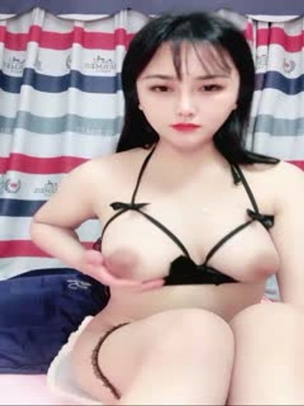 丰乳肥臀新人小姐姐下海 大红唇情趣内衣肉感身材大屁股