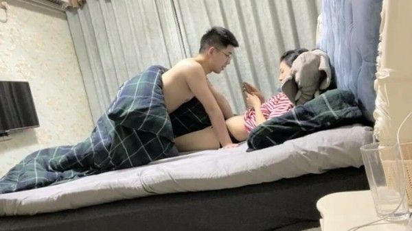 帅哥酒吧撩妹 身材很棒的白富美酒店激情