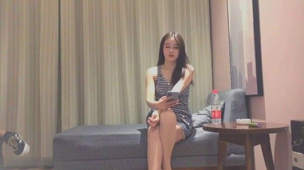 酒店约操170cm外围女神包臀短裙美腿69姿势