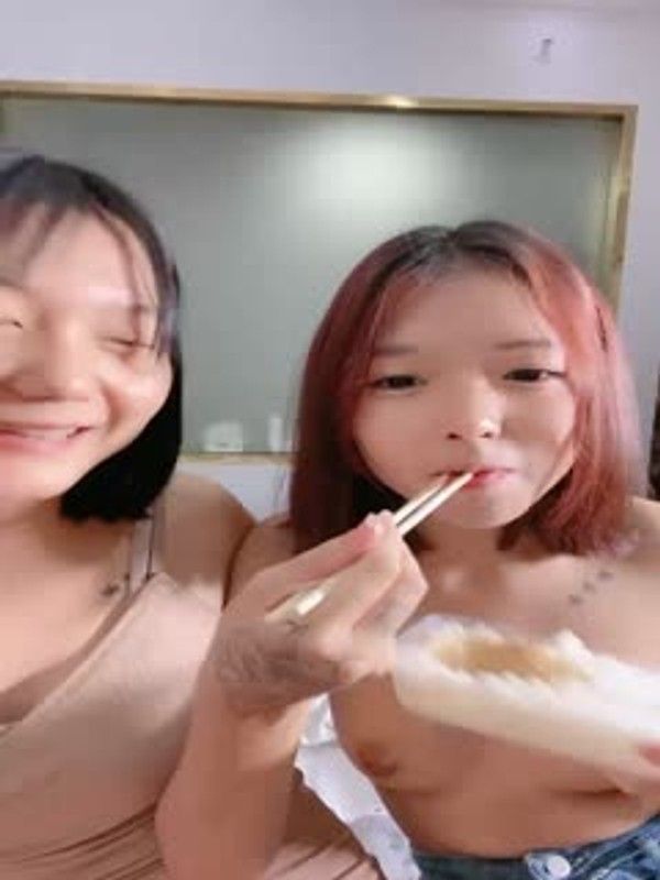 直播 超嫩美少女带新人闺蜜一起下海 娇小身材坚挺奶子 脱光光穿黑丝