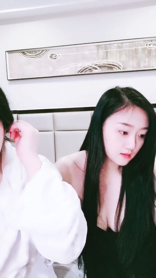 夺命大腚 两位丰满新人女优道具互动直播