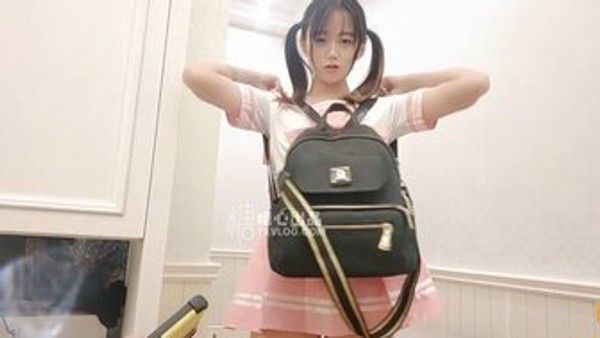 可爱学生可愛夢莉逃学是想把第一次给哥哥
