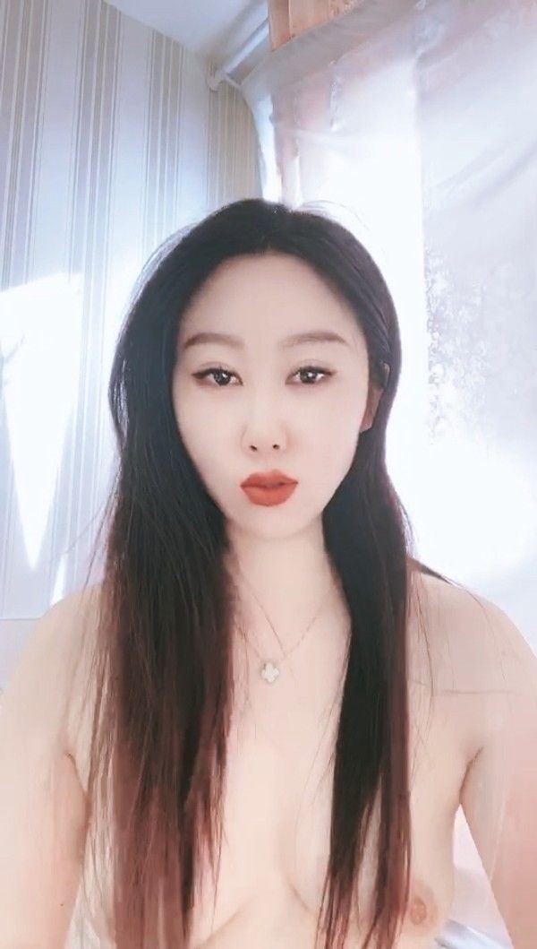 模特蜜桃臀跳蛋自慰 销魂呻吟白浆流出