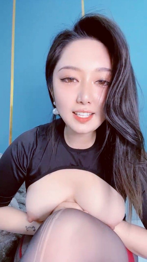 丰满吊钟奶子巨乳姐妹花 露脸双双道具自慰插穴