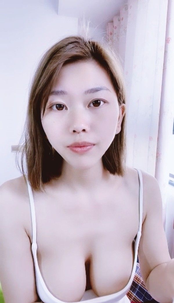 禁漫直播 短发小少妇露脸道具 狗链乳夹JK制服圆润奶子 跳蛋自慰