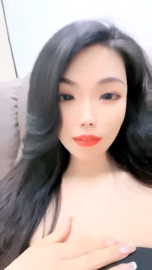 淫荡小骚货翘骚逼求操