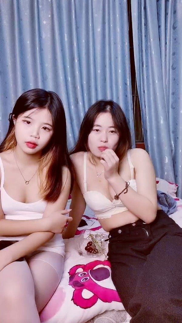 禁漫直播 00后嫩妹双飞名场面