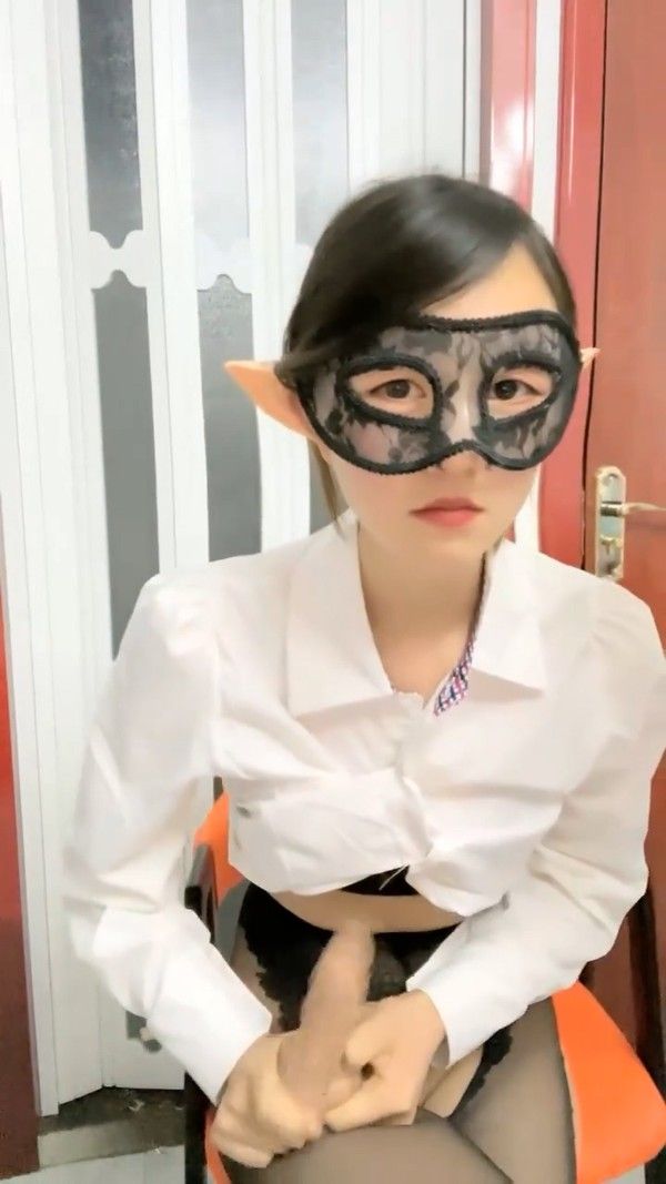 精灵耳朵美少女开档黑丝直播裸聊