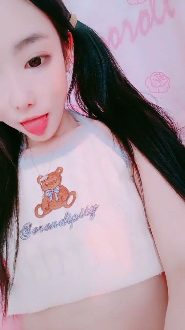 双马尾极品美少女 黑丝美腿粉嫩小穴 翘起屁股掰穴娇喘呻吟
