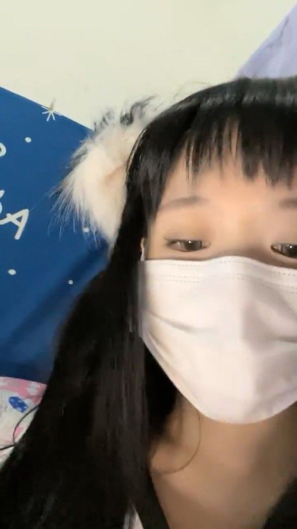 卡哇伊极品美少女 双马尾甜美外表