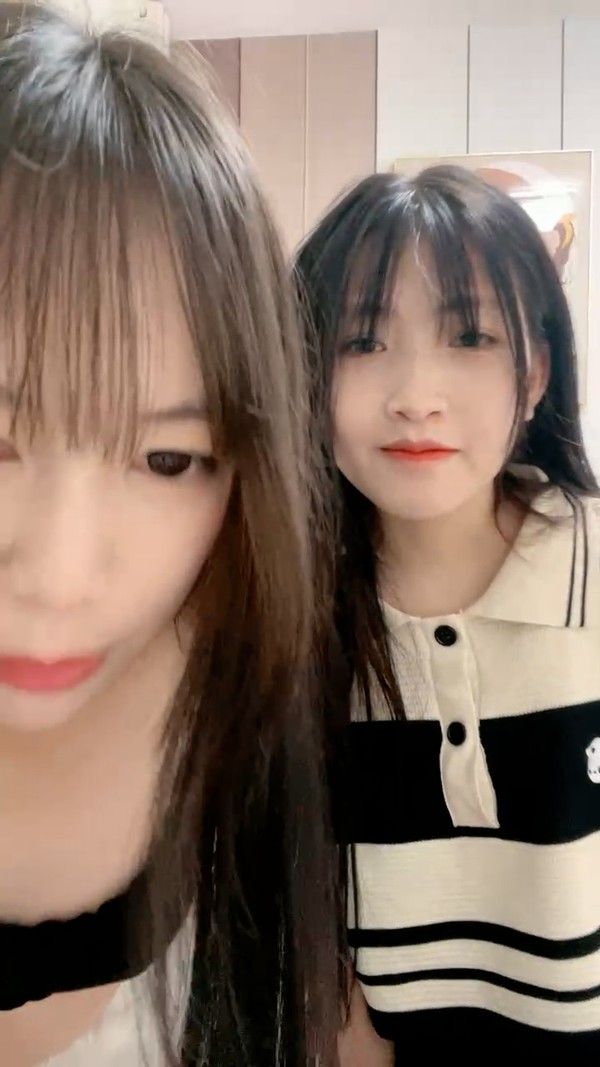 新人姐妹花首次下海 收费房脱光互摸粉嫩小穴