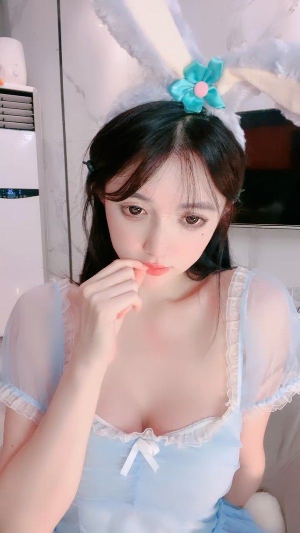 极品尤物网红女神 爆乳美腿女仆装热舞