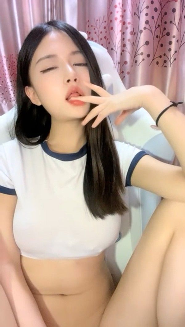 极品尤物网红女神 顶级颜值身材细腰美乳无毛肥穴跳蛋自慰假屌深喉