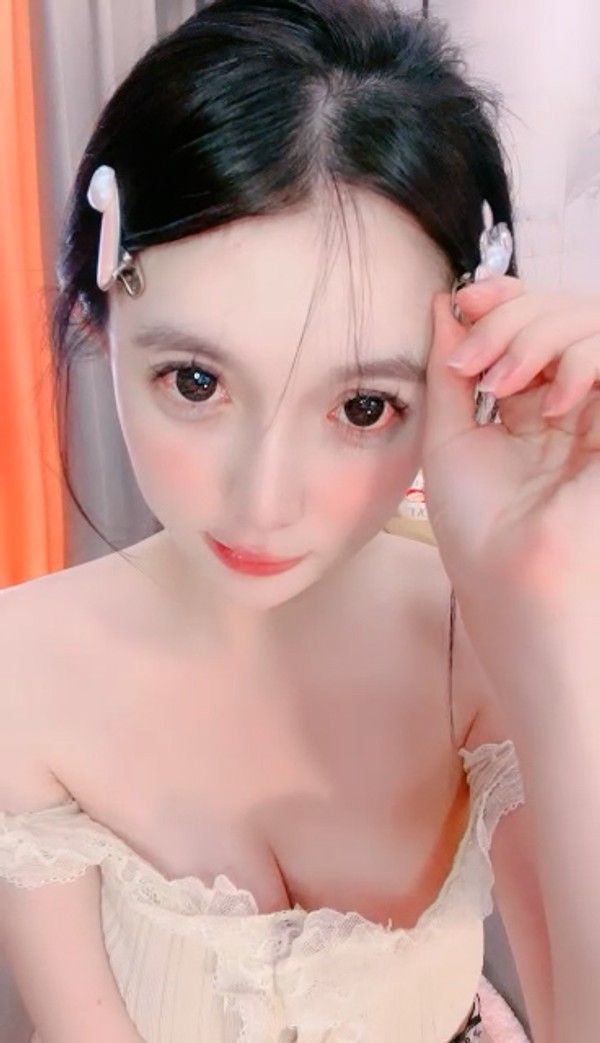 极品尤物网红女神 收费房身材展示
