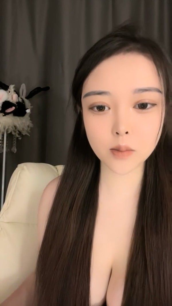 素人网红美女闺蜜道具互动直播裸聊