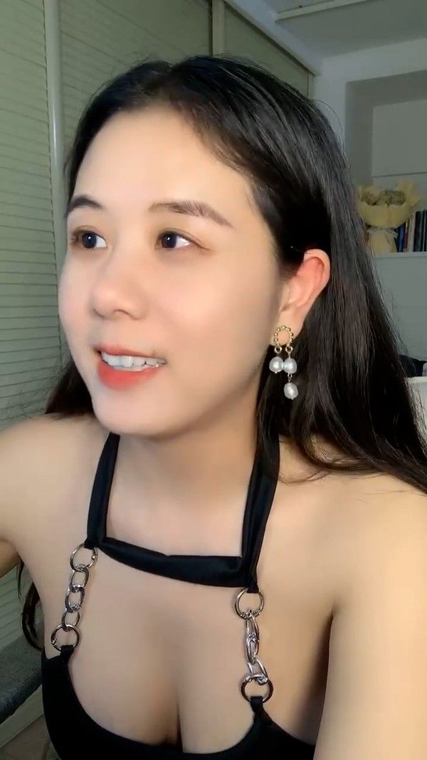 9分颜值大奶美女 应要求双人秀 顶级大肥臀骑乘位打桩机