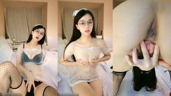 长相清纯乖巧又很骚颜值眼镜女神 掰穴特写毛毛浓密