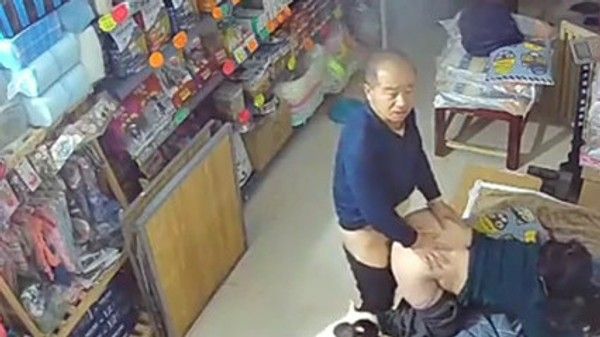 父女乱伦老爷子操闺女