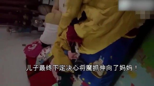 30! 巅峰乱伦 上完妈妈后找网友和妈3P 趁小姨子醉酒一起上