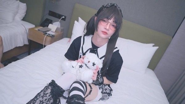 嗚嗚對不起...我不會再叫你變態了啦...請小力一點...