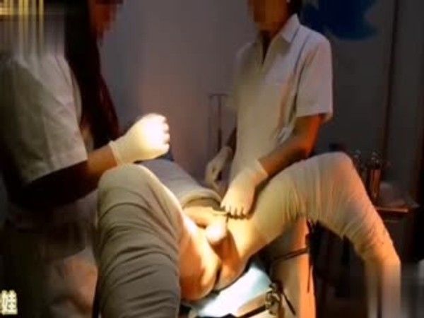 稀缺资源男科女医生调教男奴割包皮，重口味谨慎观看胆小勿入_ HD