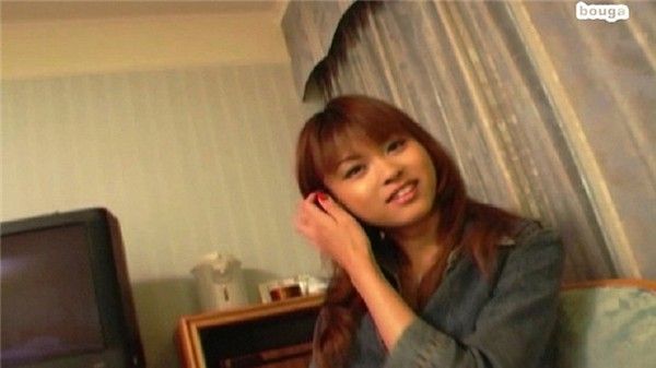 20岁俄罗斯美少女 浅蓝眸子深情凝视 主动索吻