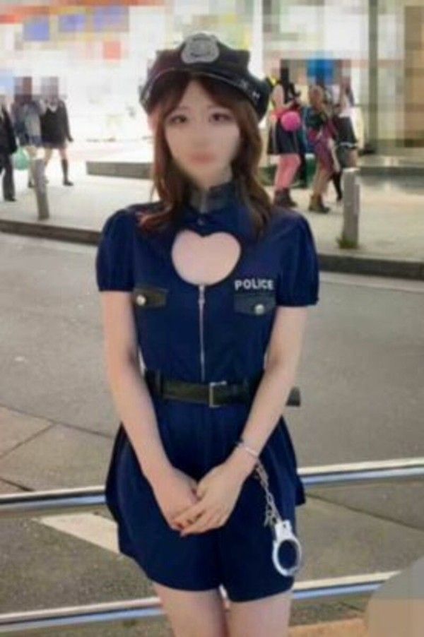 小柄な妹系美女が渋ハロウィンでコスプレ露出一緒にお飲んでp乱交