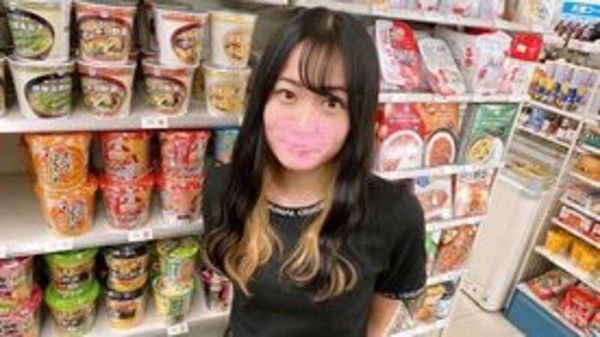 清纯系苗条女意外玩心大发 被诱惑到无法自控