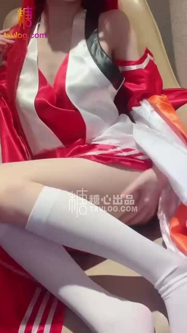 安安 侍奉神明的巫女 爆乳身材性感迷人