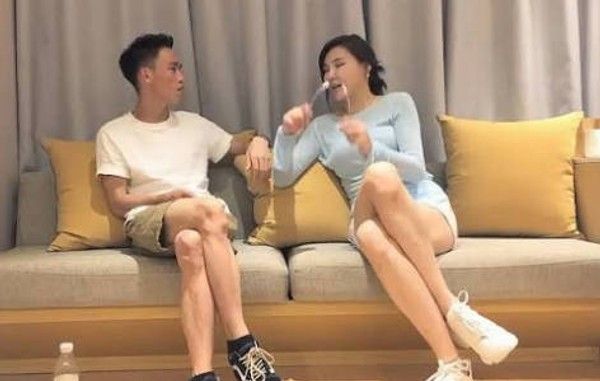 午夜寻花性感花臂纹身眼镜妹子，诱人身材甜奶口交上位骑坐猛操