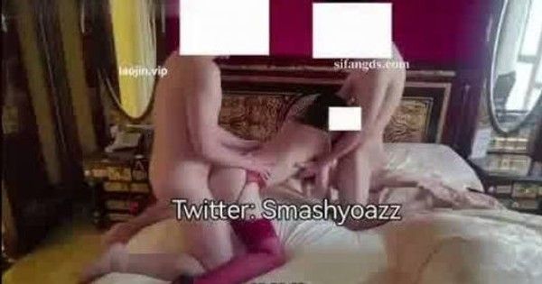 顶级淫妻【Smashyoaz】第一次搞3P活动，半露脸，漂亮小少妇，体验到了人生的第一次持续高潮