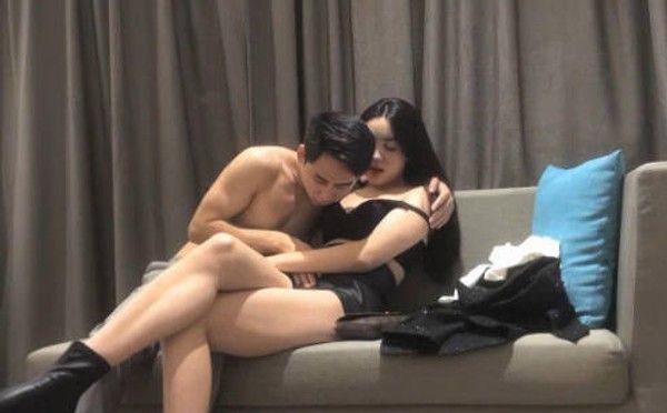 【文轩探花】刚下海的单亲妈妈，漂亮小少妇温柔亲和，做爱投入配合求深入